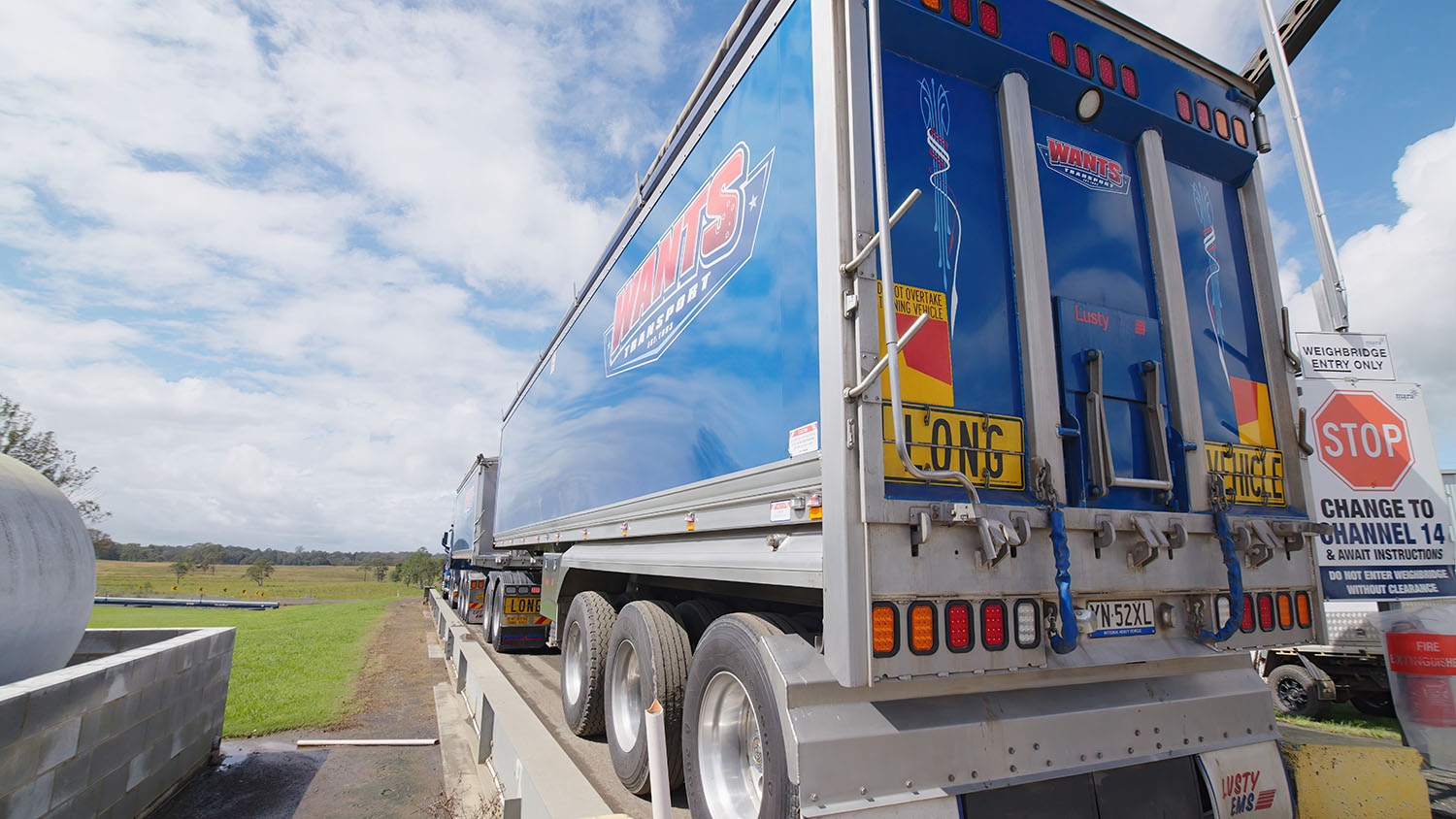 Tipper Trailers Lusty EMS Wants Transport